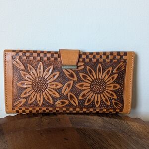 Beautifully Floral Tooled Vintaged Leather Wallet Made In Mexico